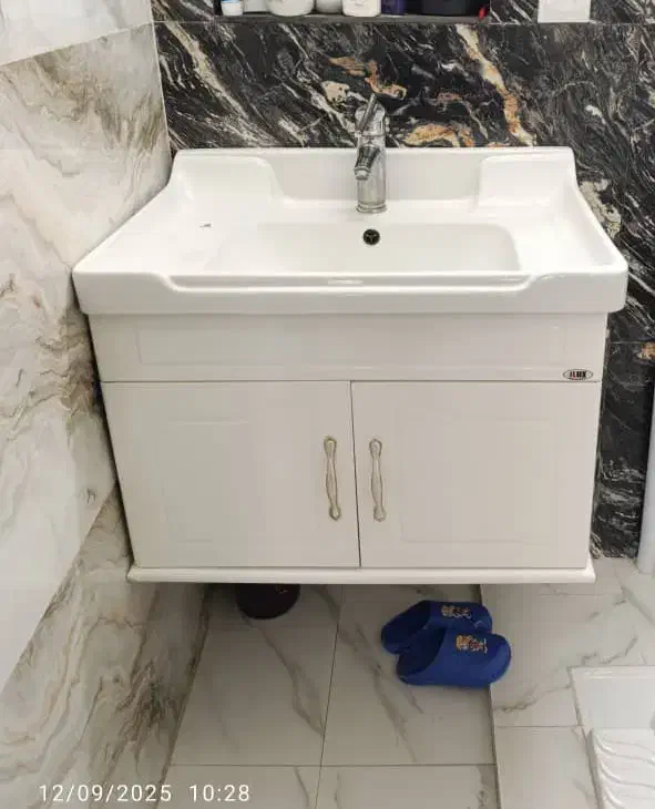 روشویی کابینت دار ضد آب/ در حد نو|لوازم سرویس بهداشتی|بروجرد, |دیوار