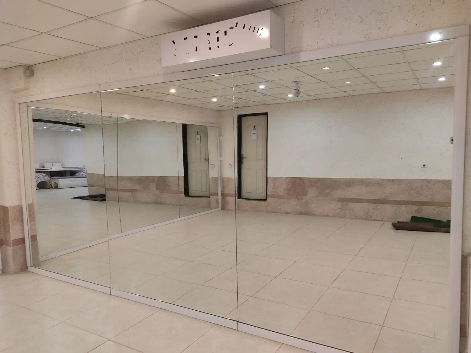 آینه|آینه|شیراز, فرهنگ شهر|دیوار