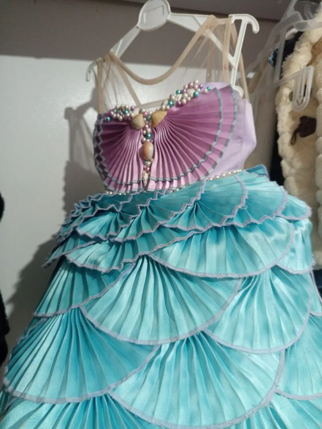 لباس مجلسی مزن دوز|لباس|رباطکریم, رباطکریم|دیوار