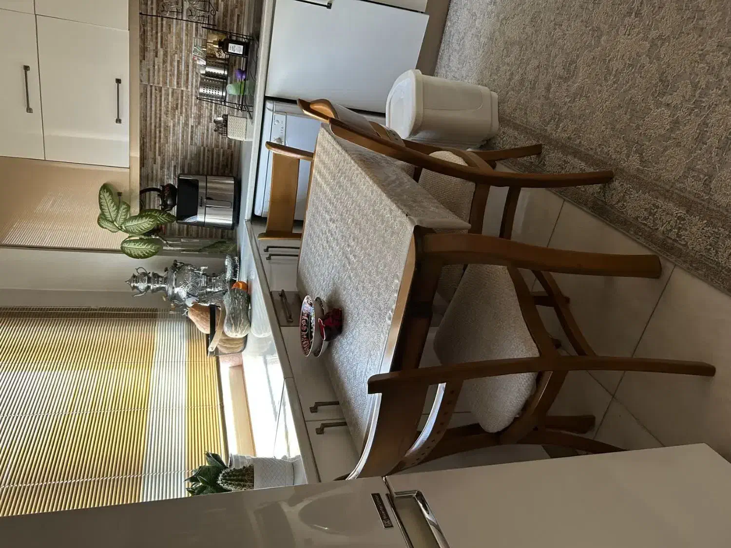 میز نهار خوری سالم و تمیز چند ماهه خریدم|میز و صندلی غذاخوری|مشهد, فاطمیه|دیوار