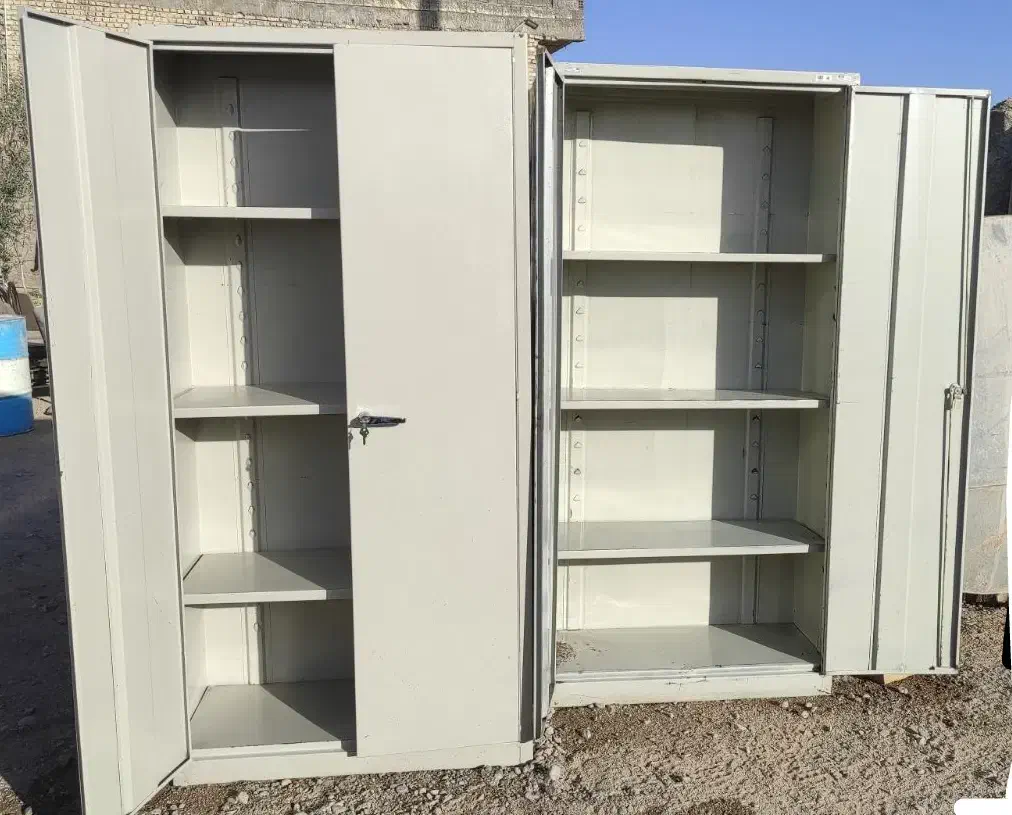 تعدادی کمد فلزی دو درب درحد نو جهت بایگانی و ابزار|جاکفشی، کمد، دراور|مهریز, |دیوار