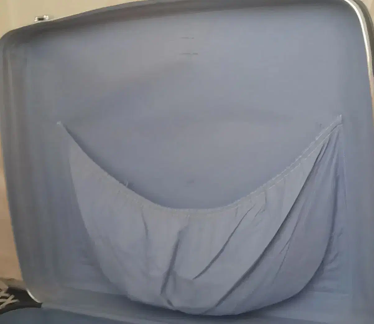 چمدان قدیمی|کلکسیون اشیاء عتیقه|اراک, |دیوار