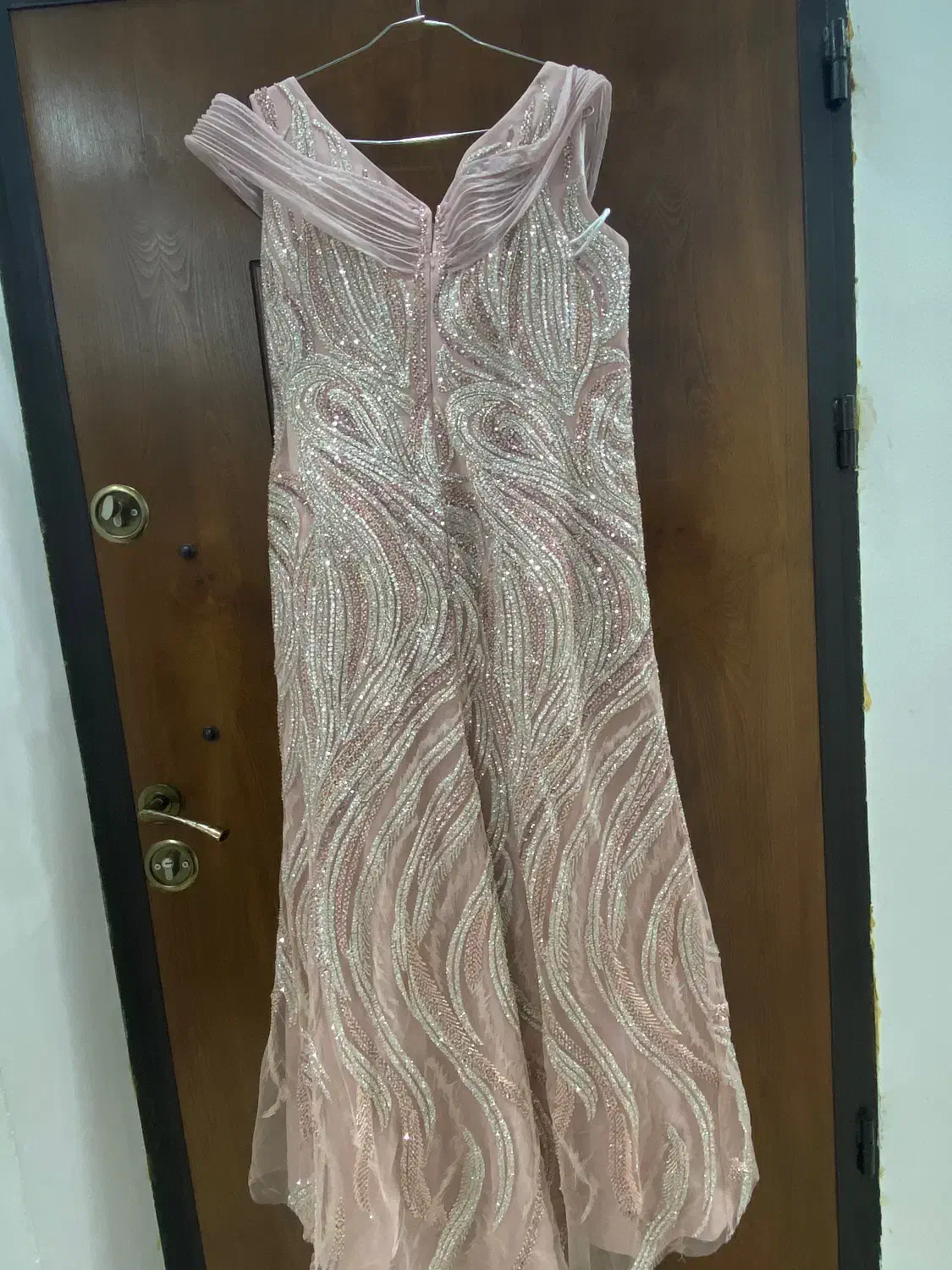 لباس مجلسی|لباس|لشت نشا, |دیوار