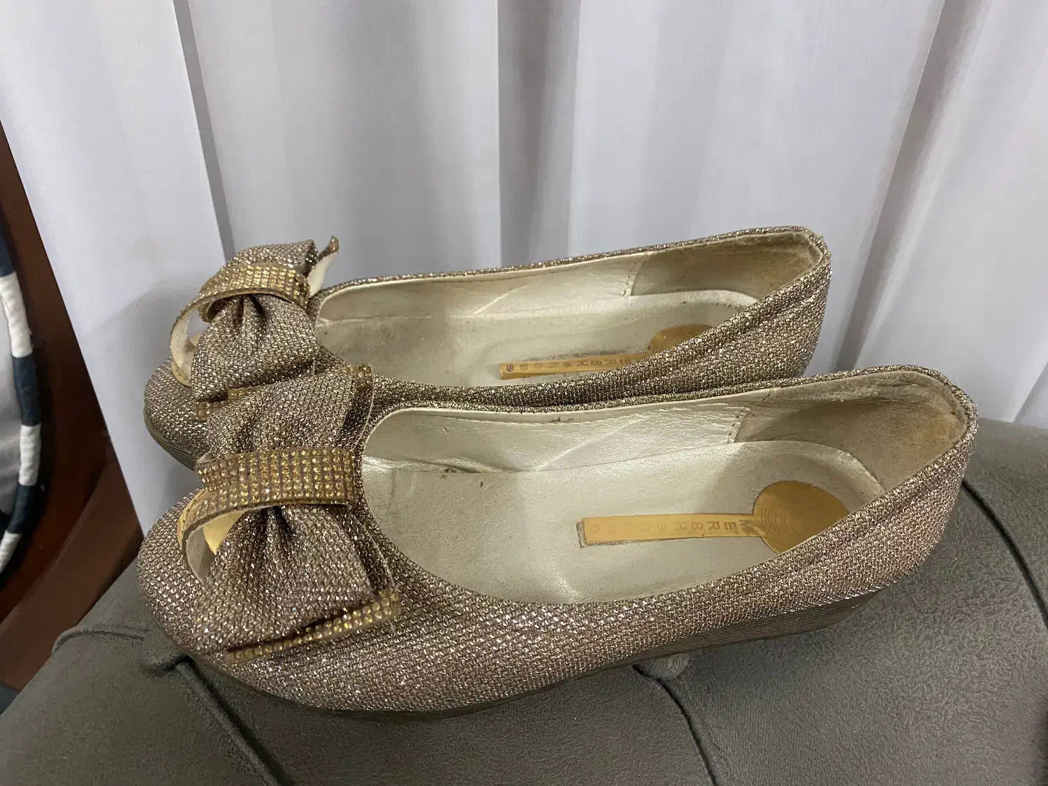 کفش زیبا|کیف، کفش، کمربند|کاشان, فین کوچک|دیوار