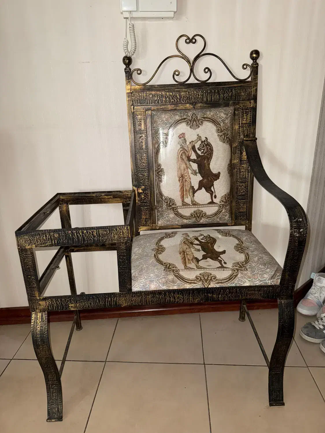 میز صندلی|میز تلفن|اصفهان, برازنده|دیوار