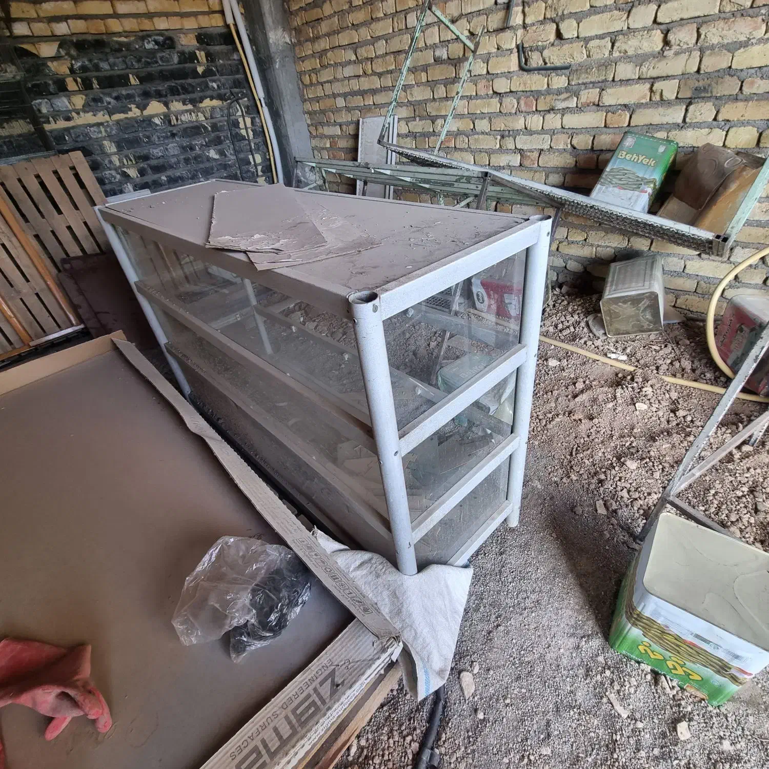 ویترین شیشه خور طبقاتی|بوفه، ویترین، کنسول|سمیرم, |دیوار