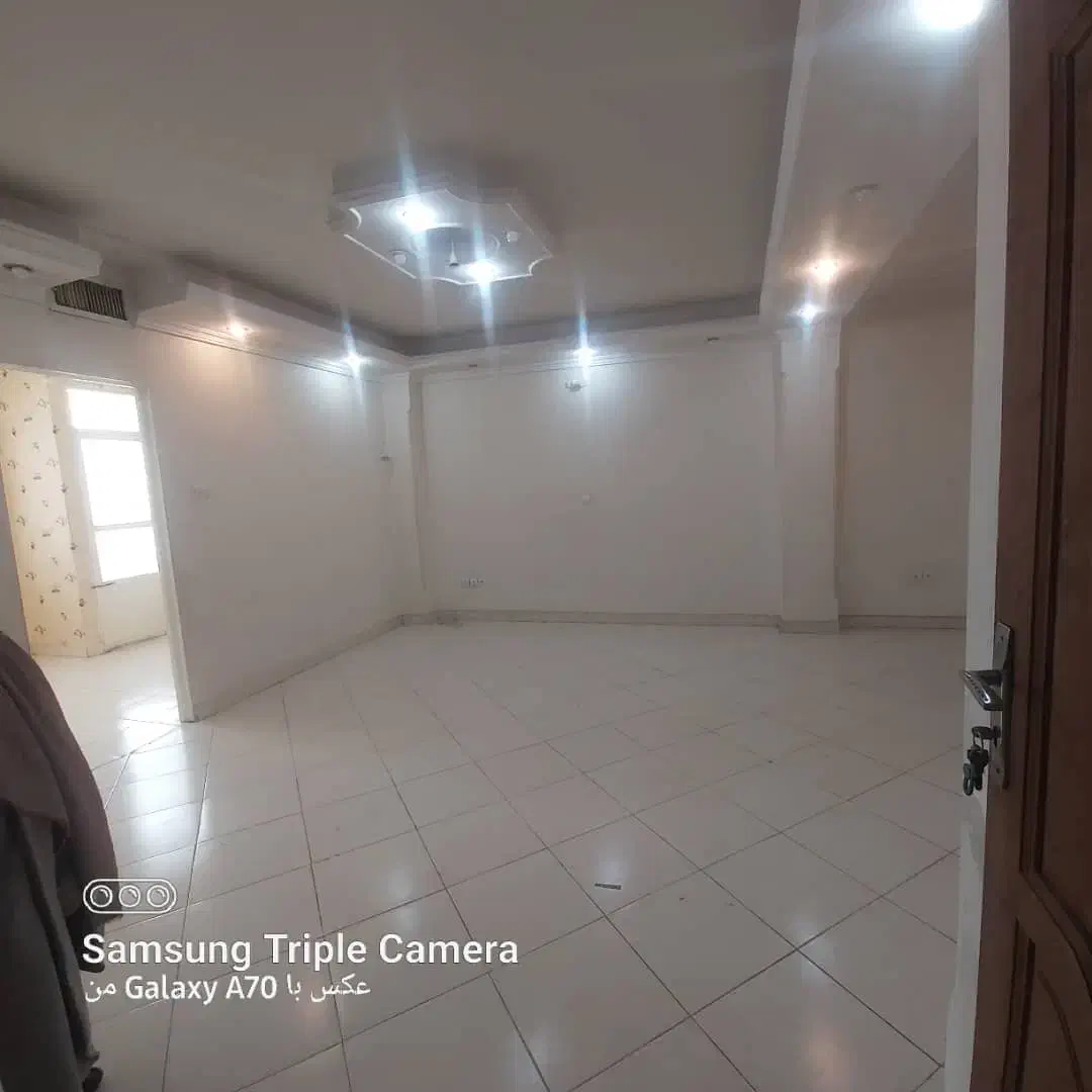 یک واحد آپارتمان تک واحدی در طبقه ۳