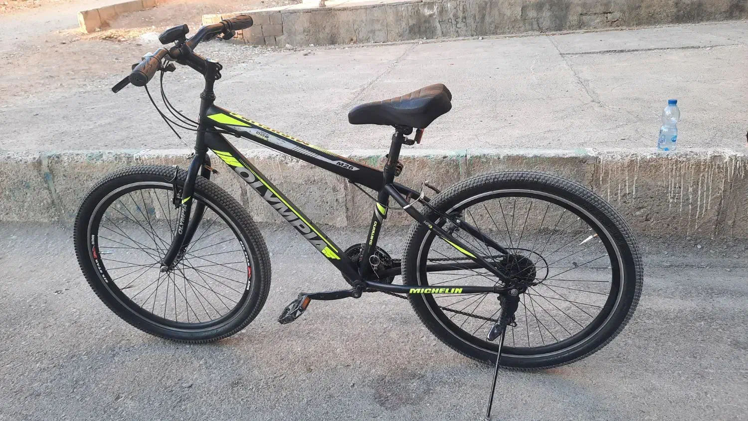 دوچرخه المپیا در حد نو|دوچرخه، اسکیت، اسکوتر|صحنه, |دیوار