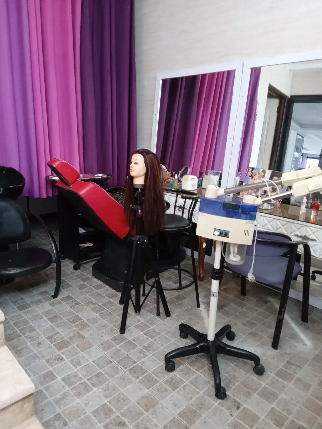 تجهیزات آرایشگاهی به علت تغیر شغل، جدا جدا به فروش|آرایشگاه و سالنهای زیبایی|لنگرود, |دیوار