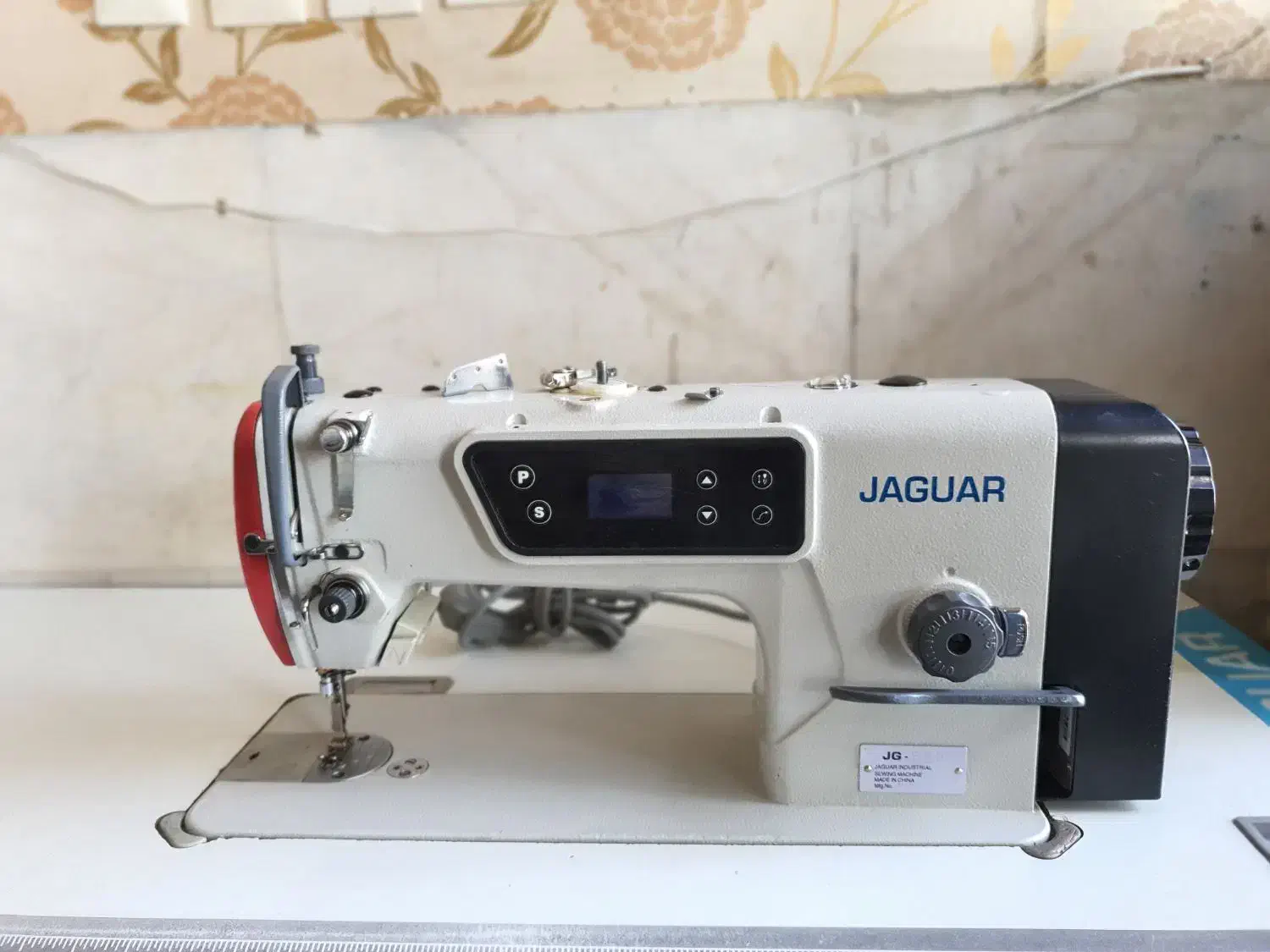 راسته دوز جگوار در حد|چرخ خیاطی و ریسندگی|سنندج, |دیوار