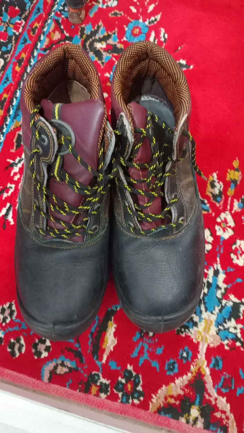 کفش کار سایز چهل رویه آهنی|کیف، کفش، کمربند|قروه, |دیوار