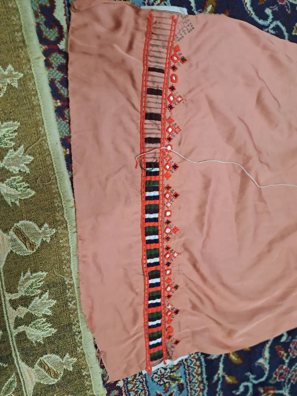 تپه ای یکم اینه هم دوخته|لباس|سراوان, |دیوار