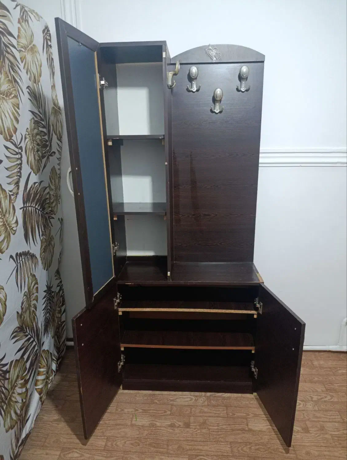 جاکفشی|جاکفشی، کمد، دراور|خوی, |دیوار