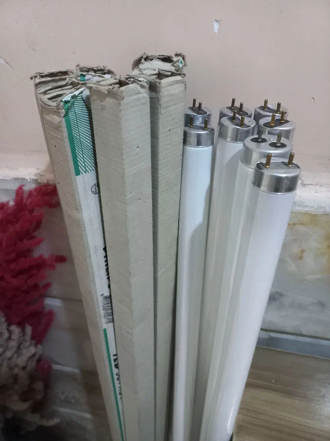 تعدادی مهتابی تعدادی قاب مهتابی شیر دیواری|لامپ و چراغ|تهران, جوادیه|دیوار