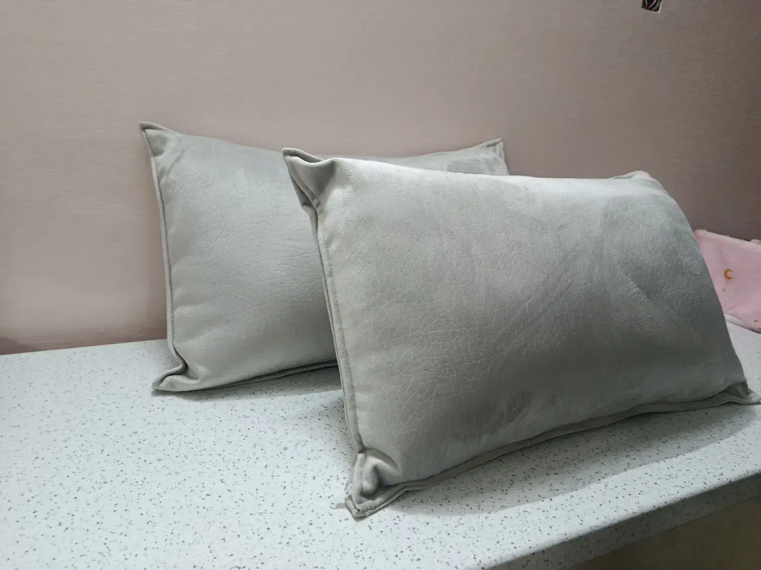 بالشت|رختخواب، بالش، پتو|بجنورد, |دیوار