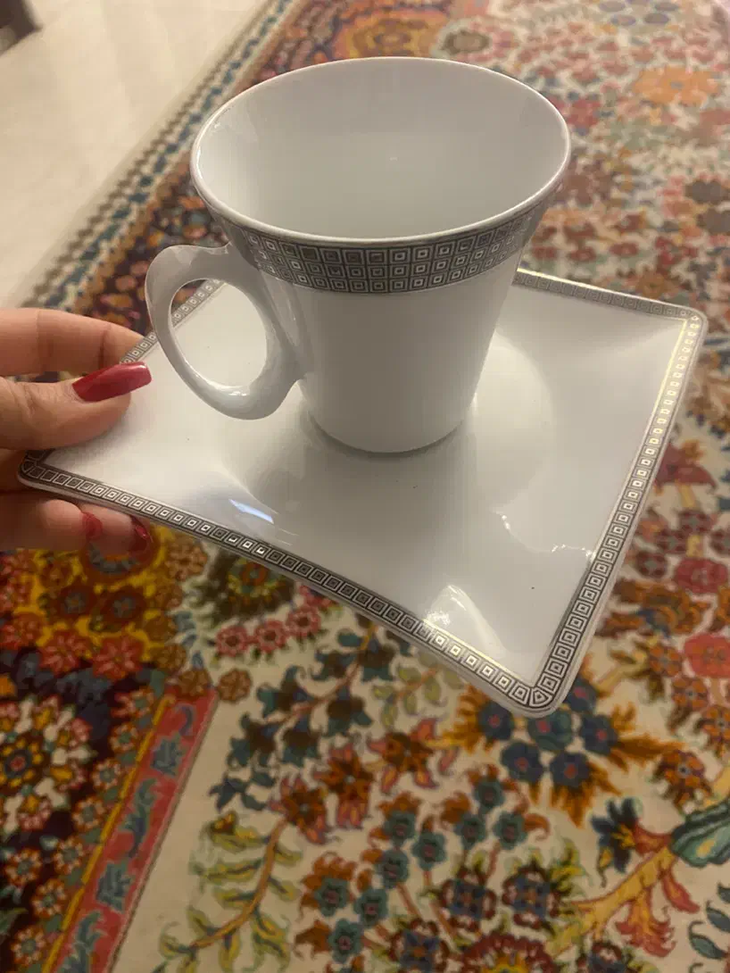 سرویس چینی ۱۸نفره|ظروف سرو و پذیرایی|آمل, |دیوار