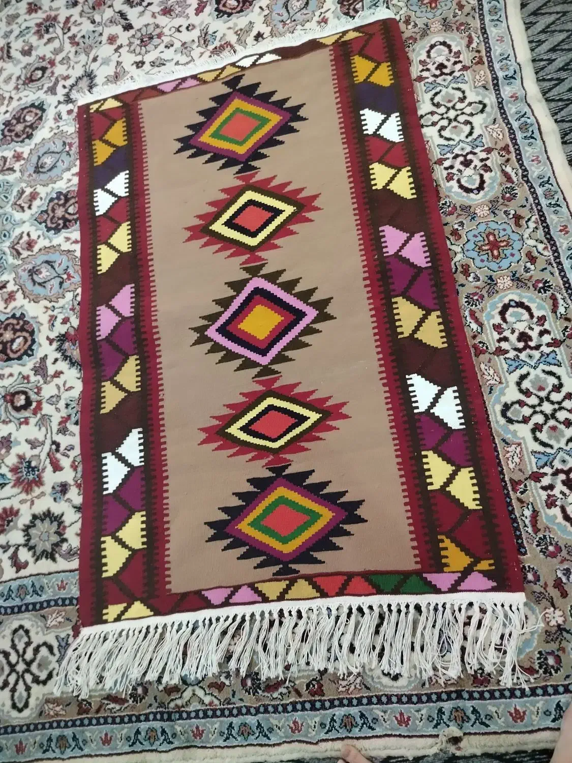 گلیم دست باف|گلیم، جاجیم، گبه|بندر انزلی, جهانگانی|دیوار