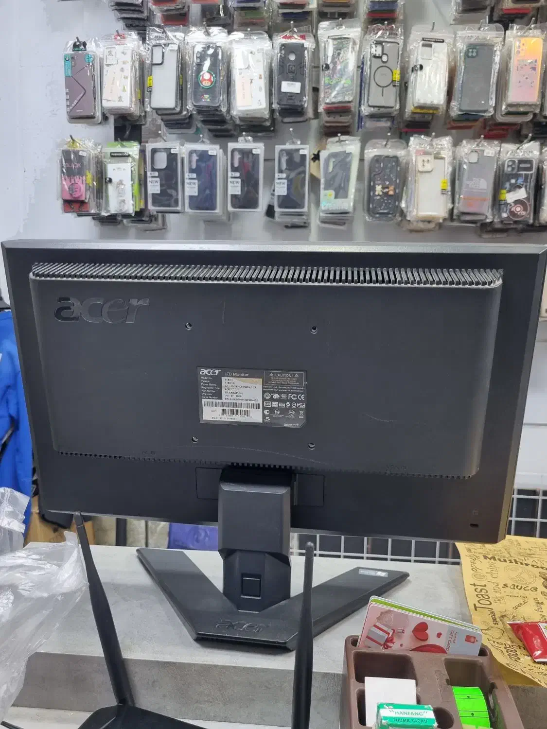 مانیتور کامپیوتر|رایانه رومیزی|اندیشه, اندیشه فاز ۱|دیوار