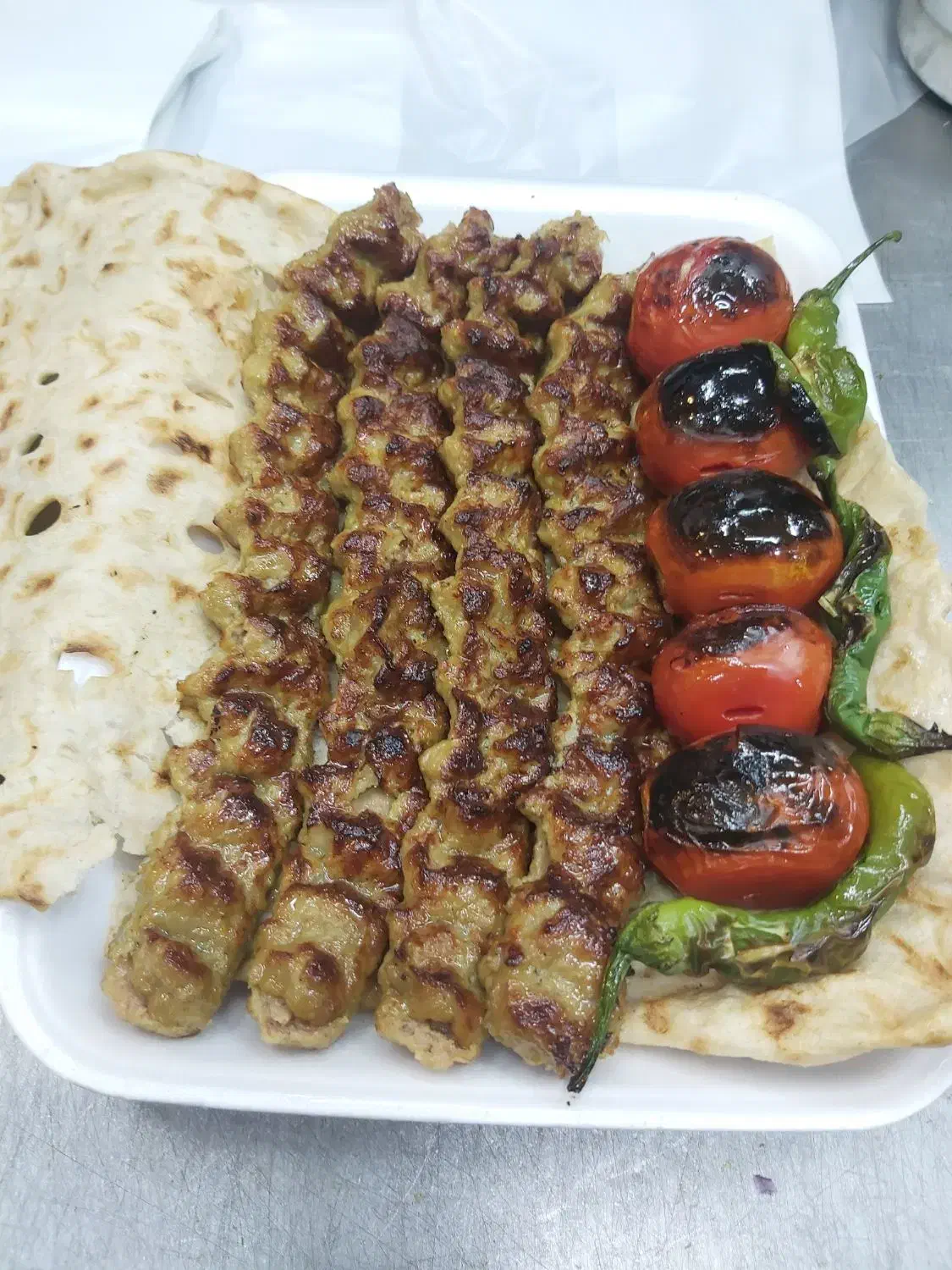 به یک کمک آشپز|استخدام خدمات فروشگاه و رستوران|تهران, اکباتان|دیوار