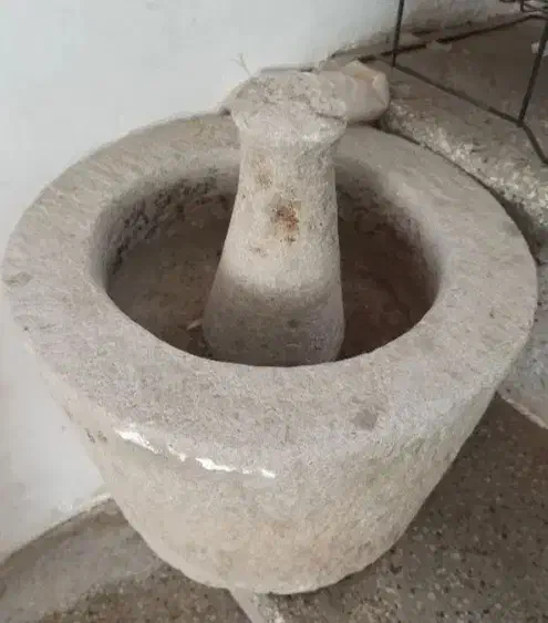 هاونگ سنگی قدیمی|کلکسیون اشیاء عتیقه|سبزوار, زینبیه|دیوار