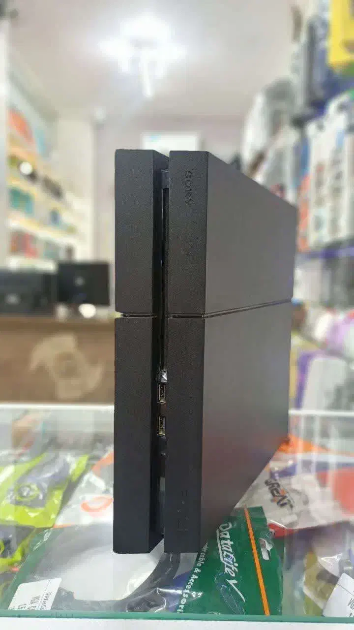 کنسول دست دوم در حد نو PS 4 FAT با دو دسته و بازی|کنسول، بازی ویدئویی و آنلاین|نجف‌آباد, هفده شهریور|دیوار