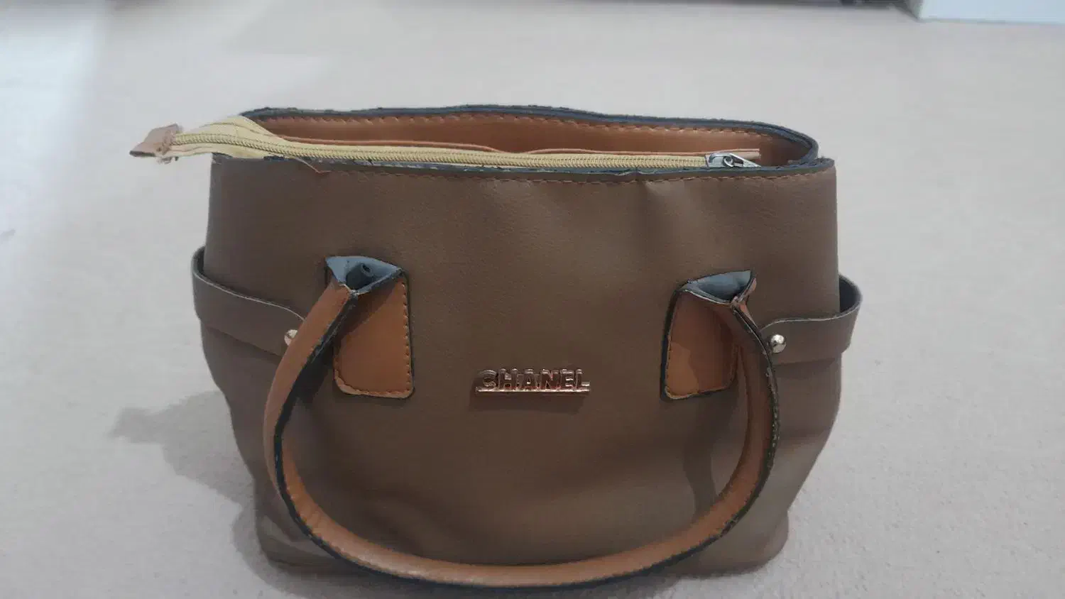 کیفها درحد نو دونه ۱۰۰|کیف، کفش، کمربند|هشتگرد, شهرک راه آهن|دیوار