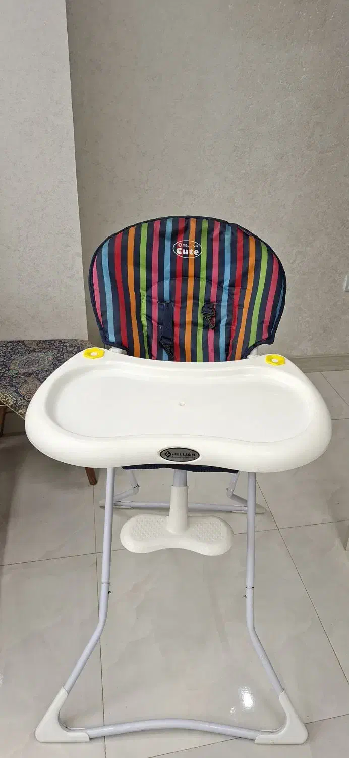 صندلی غذا کودک کاملا نو و سالم|تخت و صندلی بچه|شیراز, زرهی|دیوار