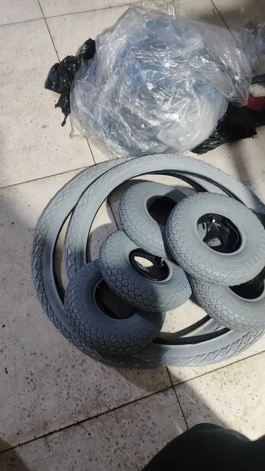 ویلچر چرخ توپر و بادی برقی سفید و سیاه|آرایشی، بهداشتی، درمانی|اهواز, لشکرآباد|دیوار