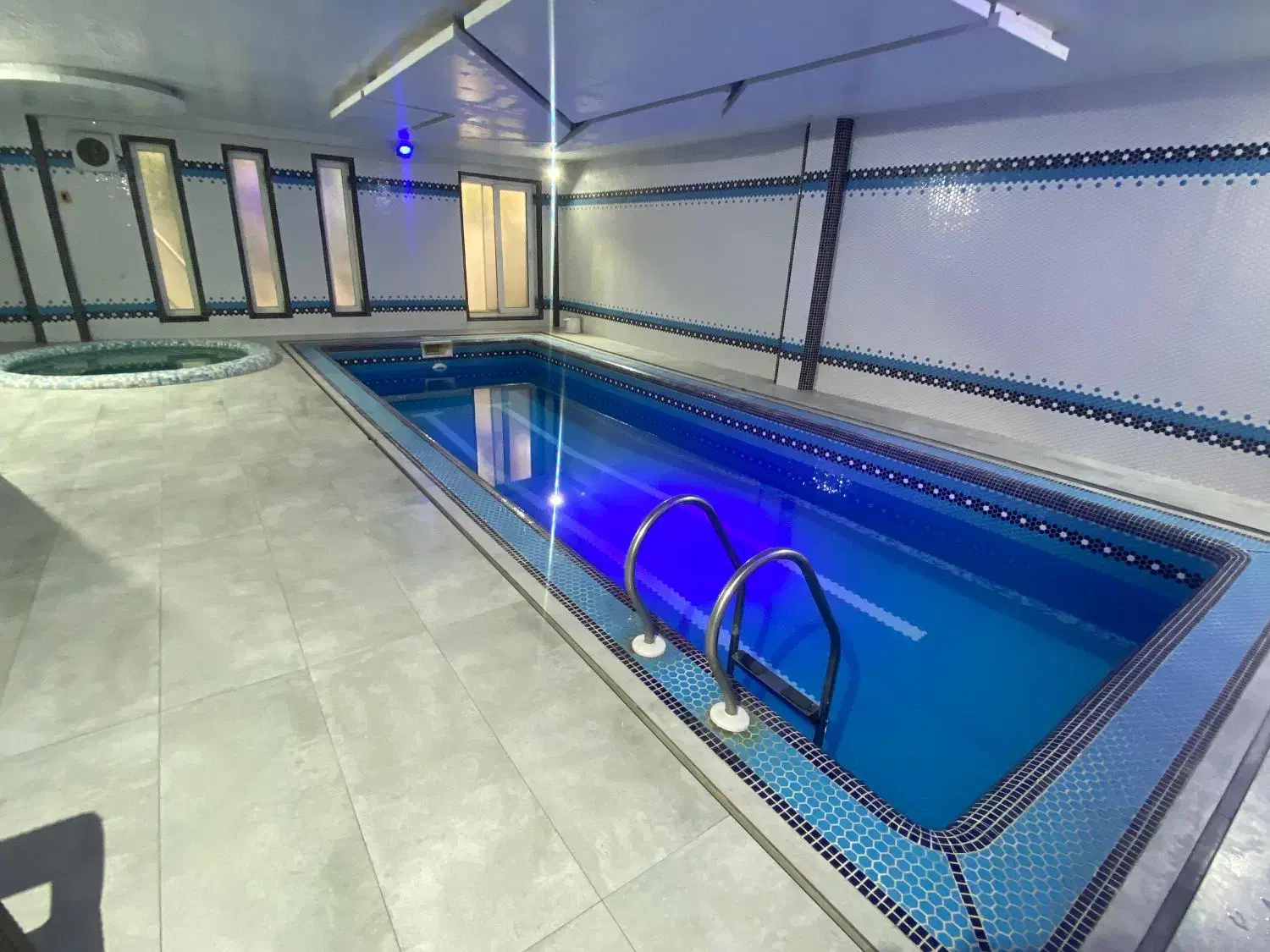 کاخ ویلای استخر دار|اجارهٔ کوتاه‌مدت ویلا و باغ|ایزدشهر, |دیوار