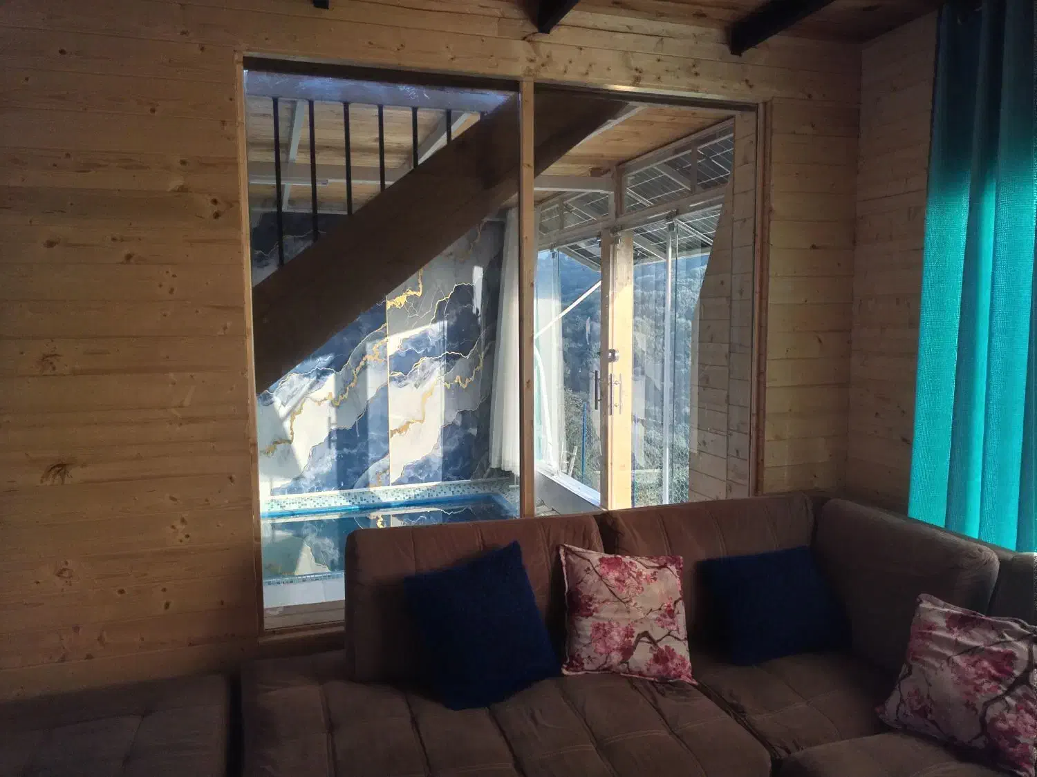 کلبه جنگلی سوئیسی استخردار|اجارهٔ کوتاهمدت ویلا و باغ|زیرآب, |دیوار