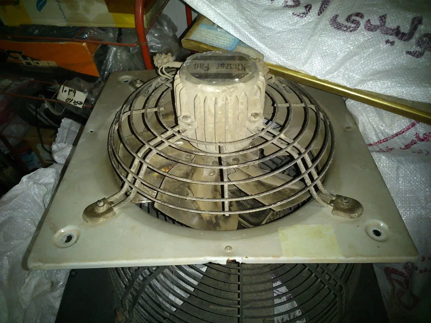 هواکش نیاز به تعمیر|پنکه و تصفیهکنندهٔ هوا|اهواز, فرهنگ شهر|دیوار