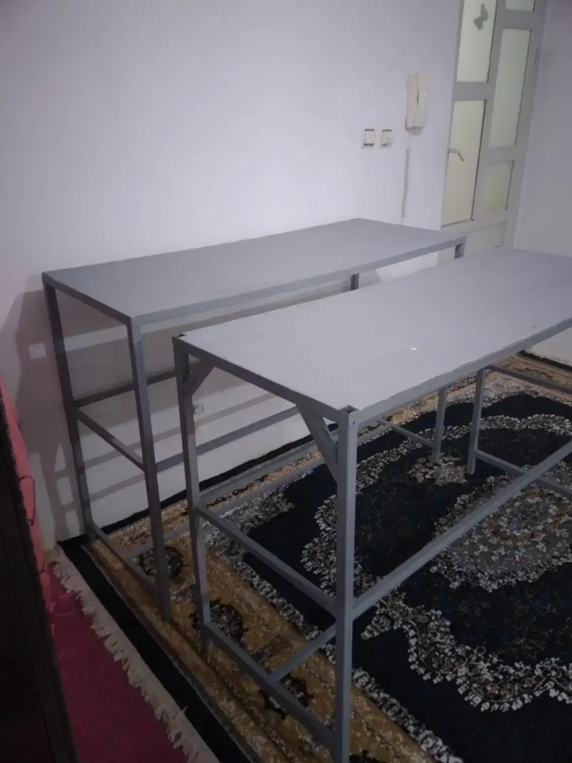 دو عدد میز آهنی|میز تحریر و کامپیوتر|سراب, |دیوار