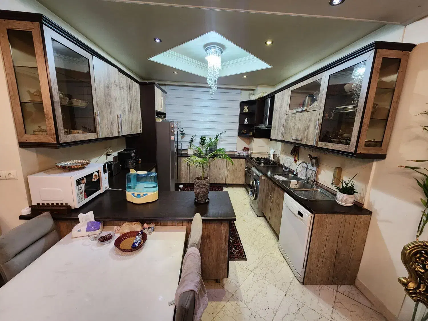 ۱۲۵متر سه خواب فول امکانات تک واحدی (بلوار عدل)