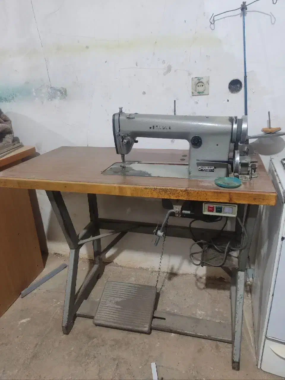 فروش یک دستگاه چرخ خیاطی ژوکی اصلی|چرخ خیاطی و ریسندگی|طبس, |دیوار