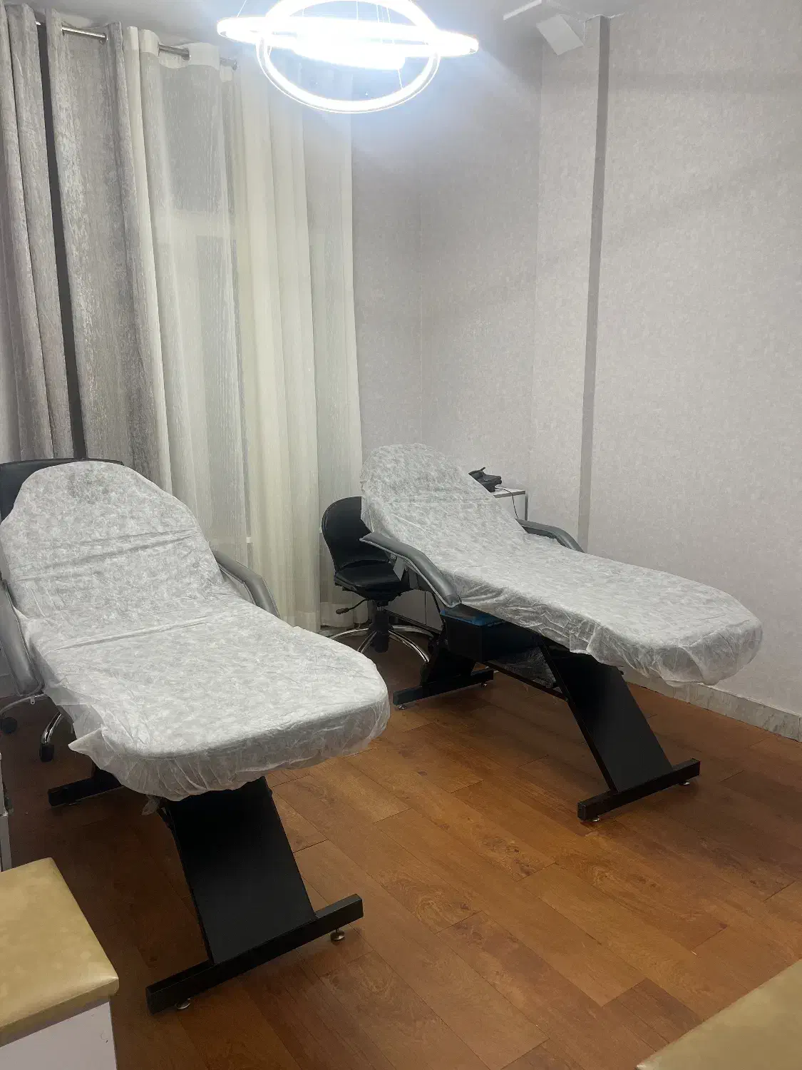 اجاره اتاق ۱۲متری به همه لاینها در سالن زیبایی|اجارهٔ دفتر کار، اتاق اداری، مطب|تهران, تهرانپارس غربی|دیوار