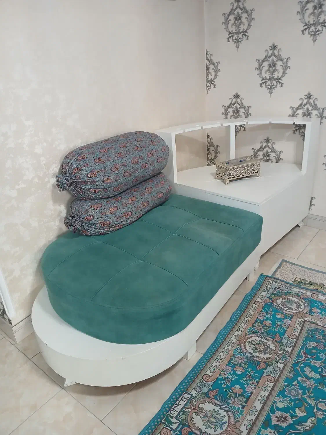 یک دست مبل ۷ یک دست میزناهار خوری ۴ نفره کم جا|مبلمان خانگی و میز عسلی|کرج, گلدشت|دیوار