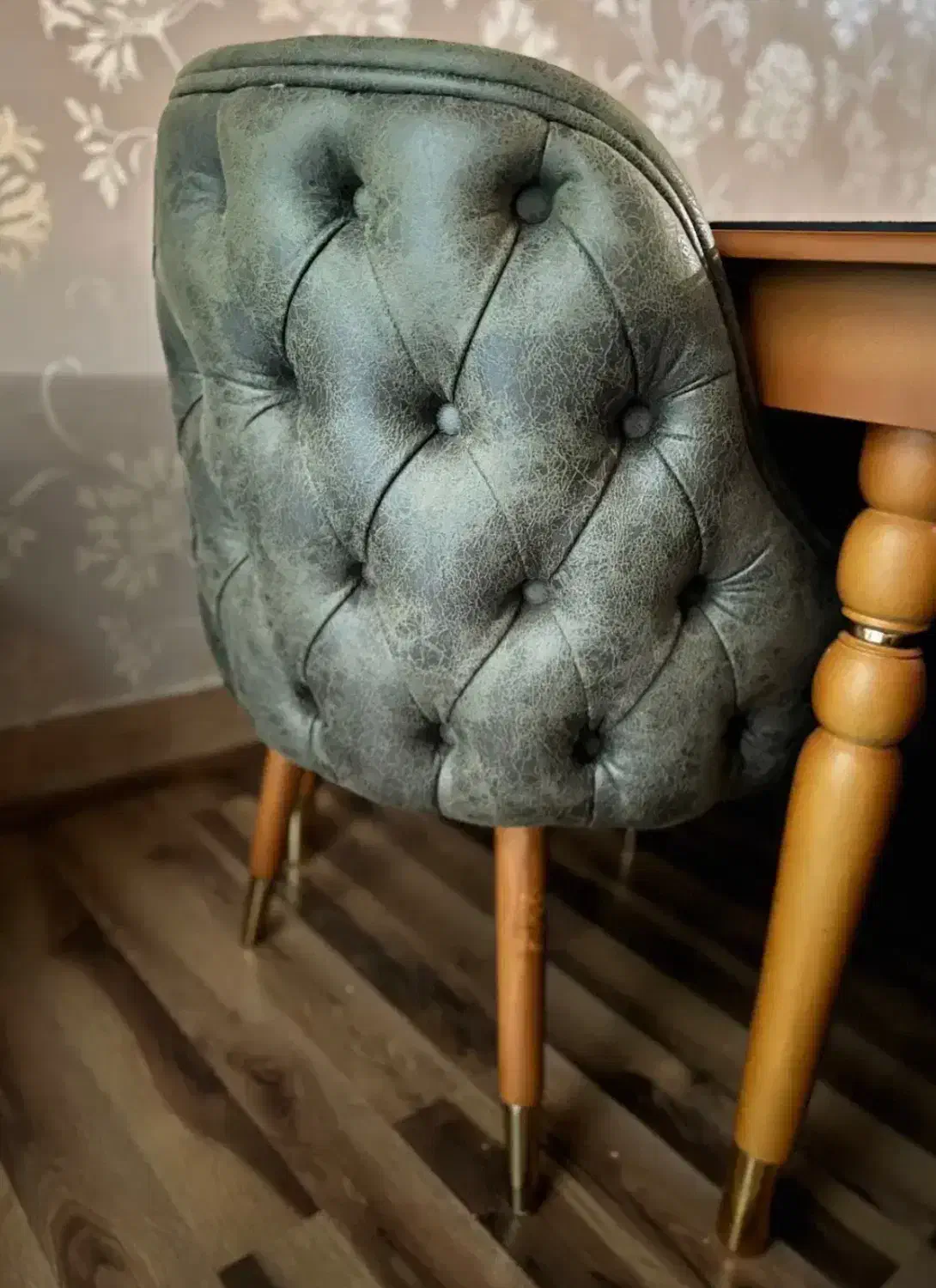 صندلی چستر|مبلمان خانگی و میز عسلی|رشت, گلباغ نماز|دیوار