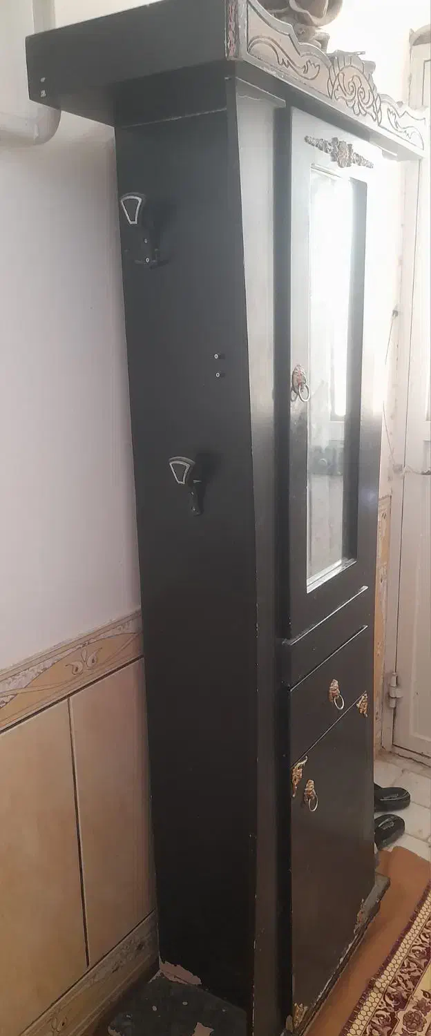 جاکفشی|جاکفشی، کمد، دراور|کشکوئیه, |دیوار