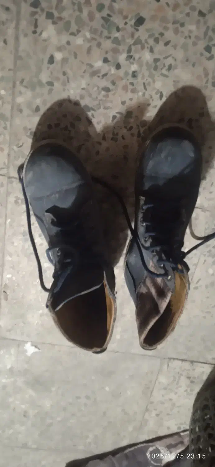 سه عدد کفش همش باهم هشتصد|کیف، کفش، کمربند|شیراز, پانصد دستگاه ارتش|دیوار