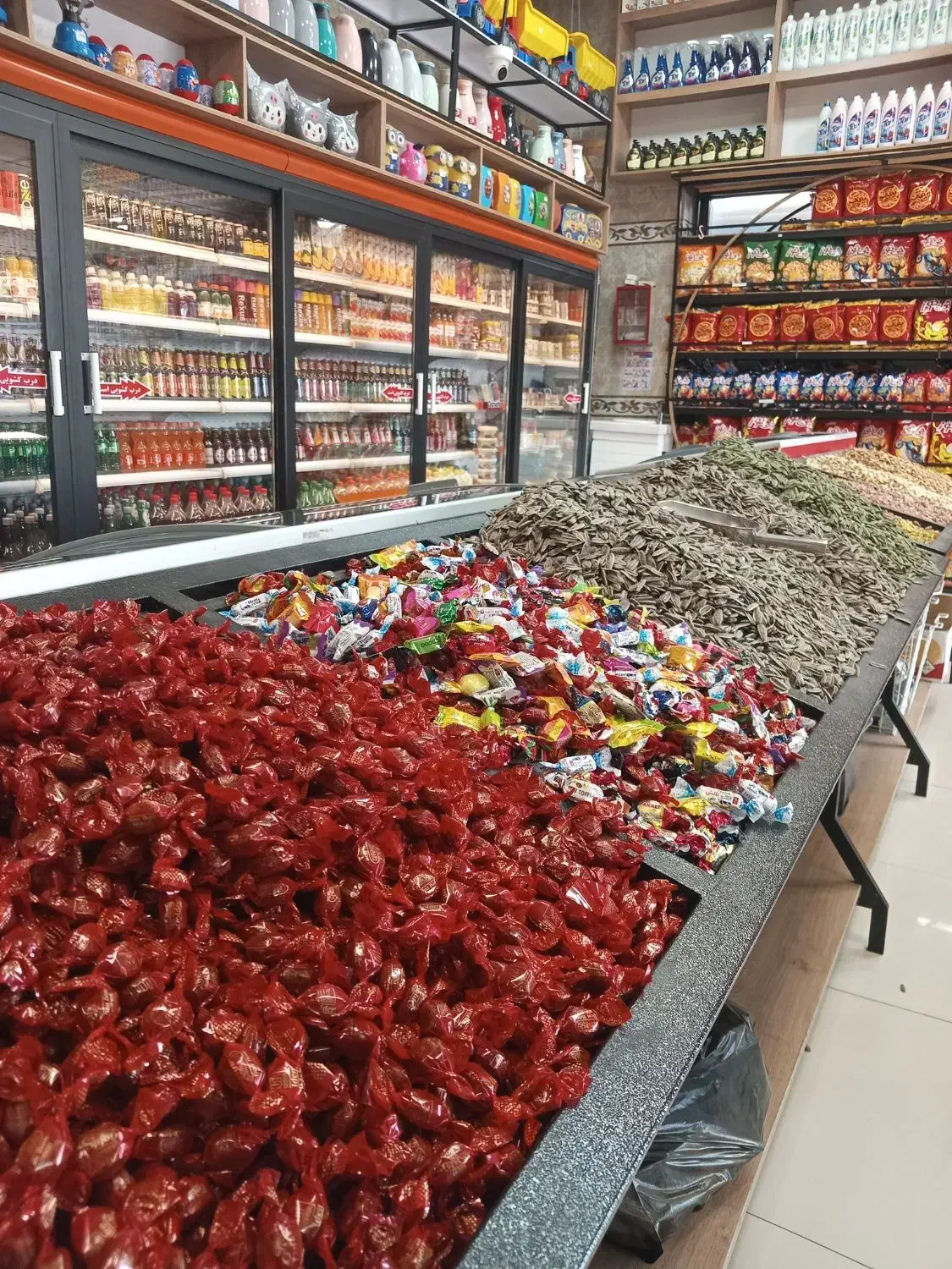 2 فروشنده آقا هایپر مارکت|استخدام خدمات فروشگاه و رستوران|آبیک, |دیوار