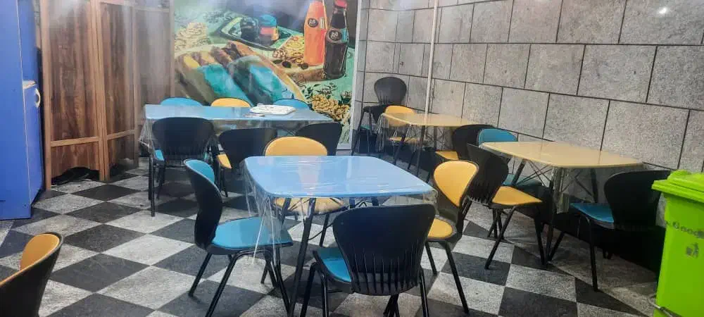 میز چهار نفره و شش نفره و صندلی به تعداد|کافیشاپ و رستوران|اندیشه, اندیشه فاز ۱|دیوار