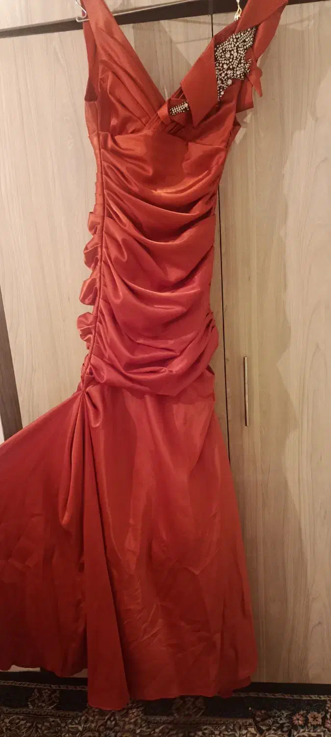 لباس مجلسی|لباس|گلبهار, شهر جدید گلبهار|دیوار