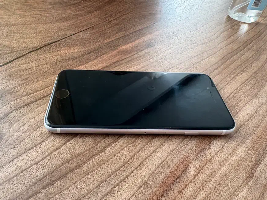 گوشی ایفون se2020|موبایل|تهران, میرداماد|دیوار