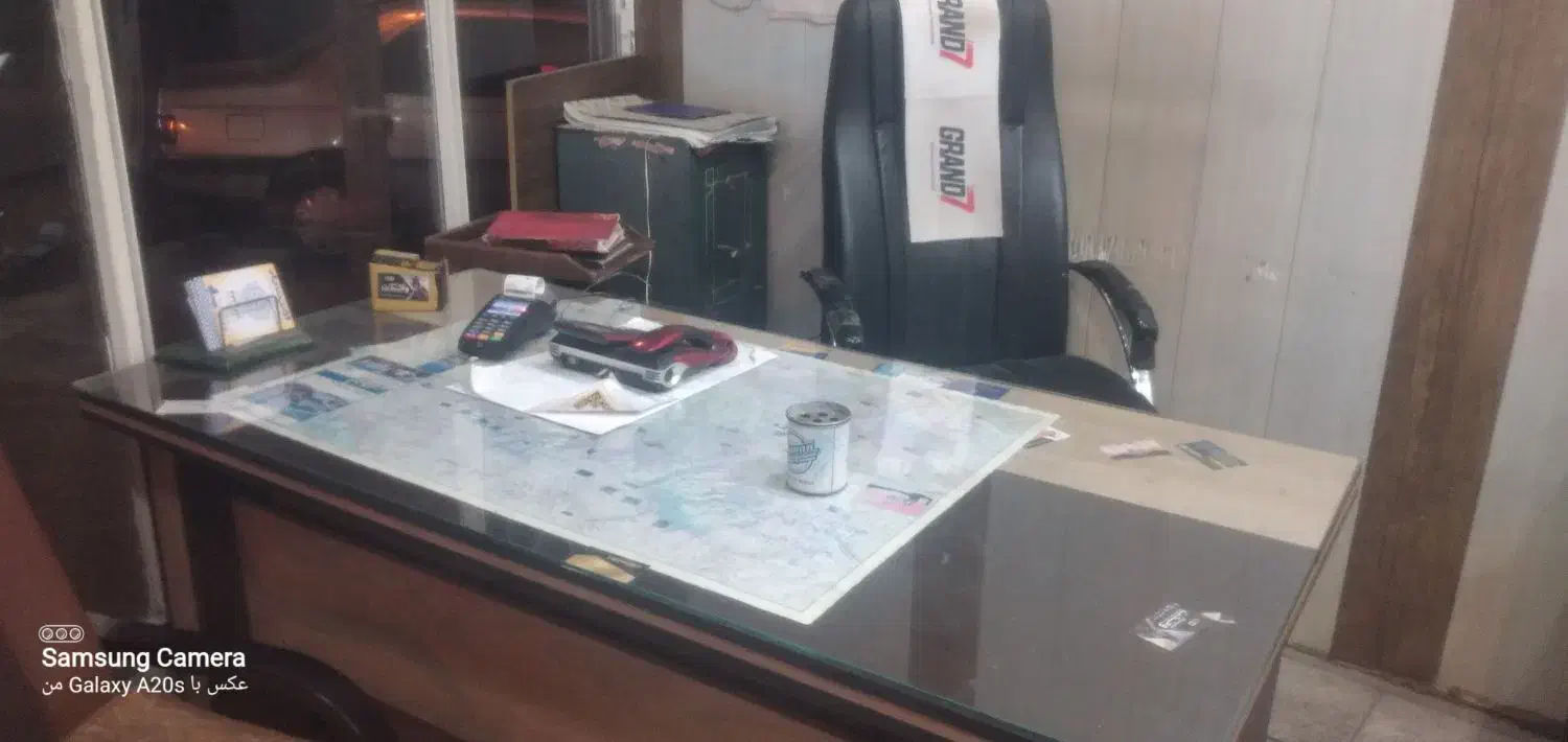 میز و صندلی بنگاهی .کامل با گاوصندوق و میز|دفتر کار|قزوین, |دیوار