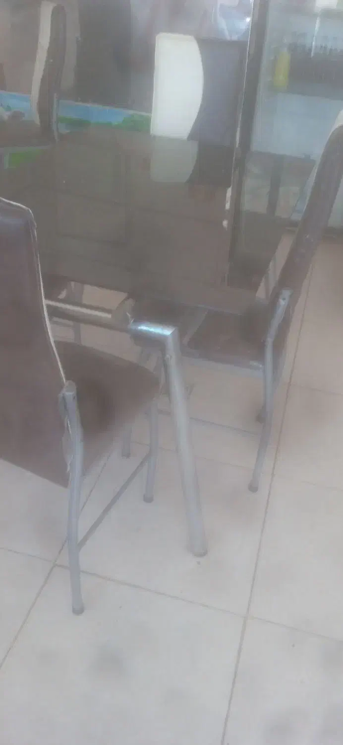 میز شیشه ای پایه محکم استیل سالم|میز و صندلی غذاخوری|گناباد, |دیوار