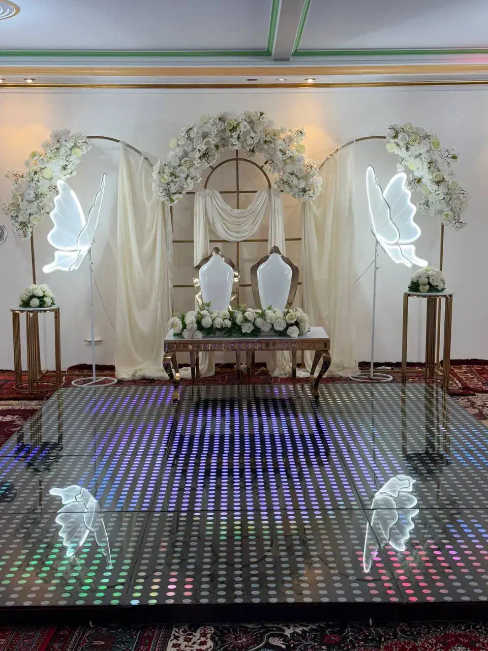 گل آرایی بادکنک آرایی کف استیج|خدمات پذیرایی، مراسم|اردبیل, |دیوار