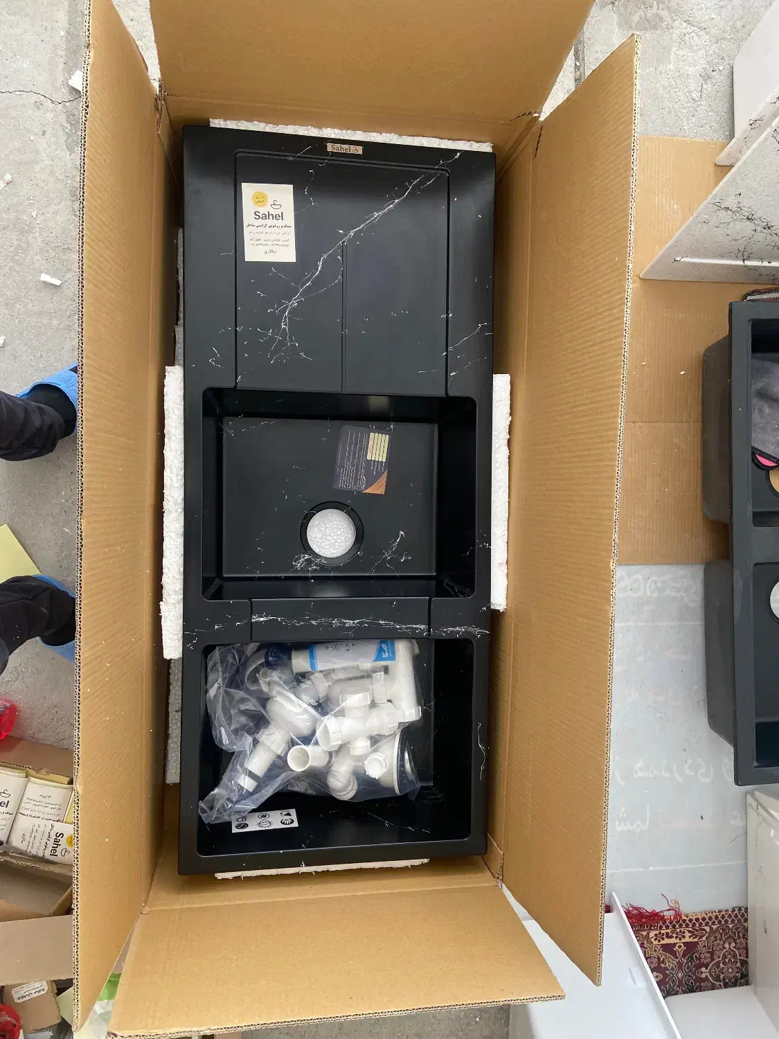 سینک گرانیتی مشکی رگهسفید ساحل ، زیبا و ماندگار|مصالح و تجهیزات ساختمان|مه ولات, |دیوار