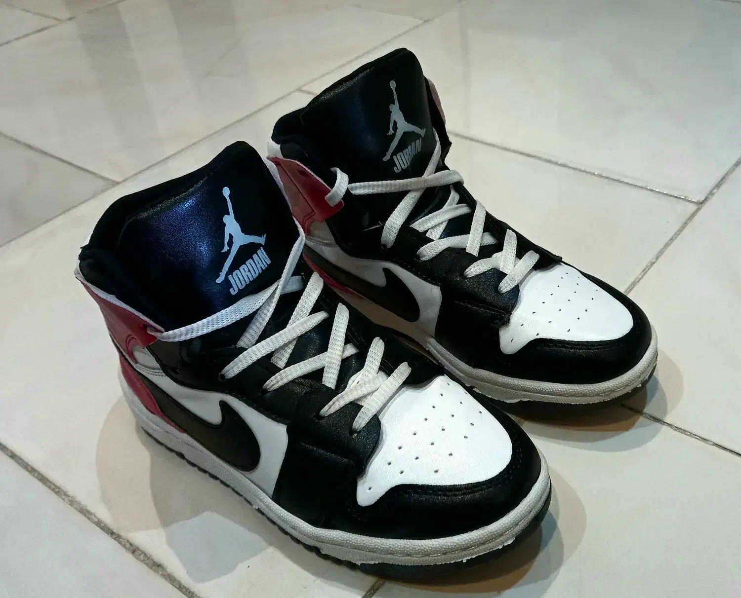 کفش|کیف، کفش، کمربند|سراب, |دیوار