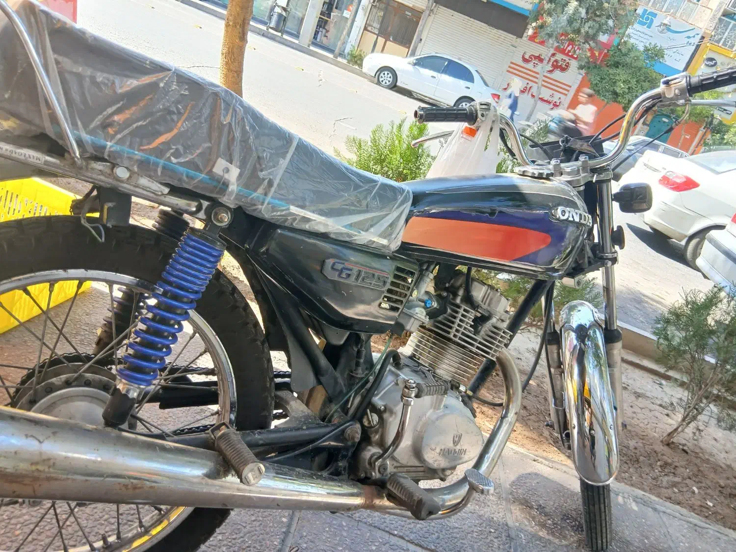 هندا۱۲۵ تیزتک کاران|موتورسیکلت|شیراز, کوشک میدان|دیوار