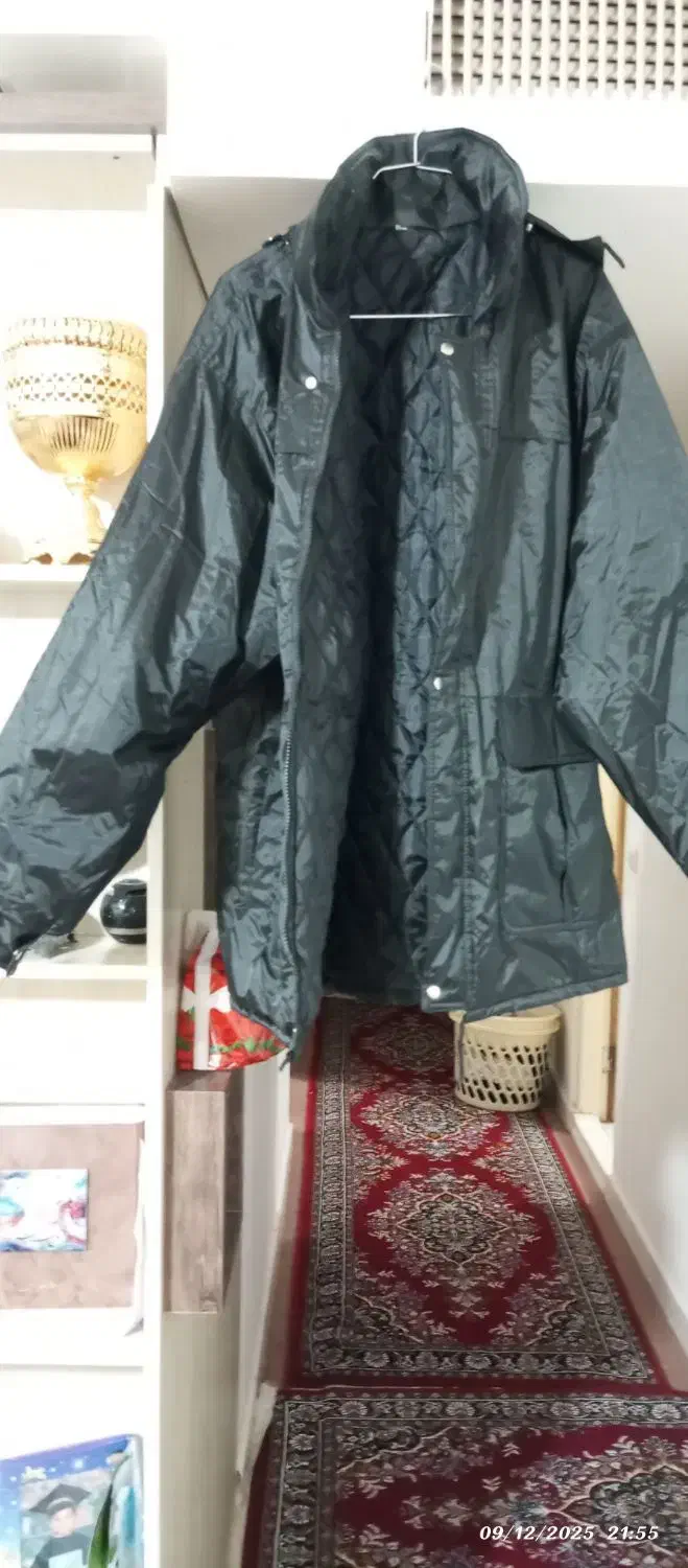 کاپشن بادگیر نو با کلاه|لباس|صدرا-فارس, فاز ۱|دیوار